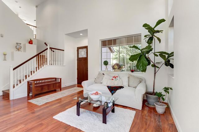 1120 Colina Ct, Davis, CA 95618