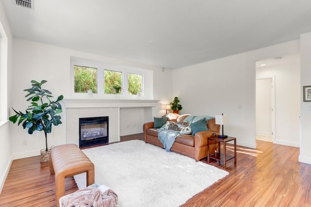 1120 Colina Ct, Davis, CA 95618