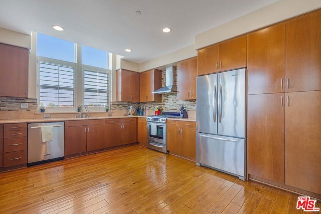 7100 Playa Vista Drive 404, Los Angeles, CA 90094