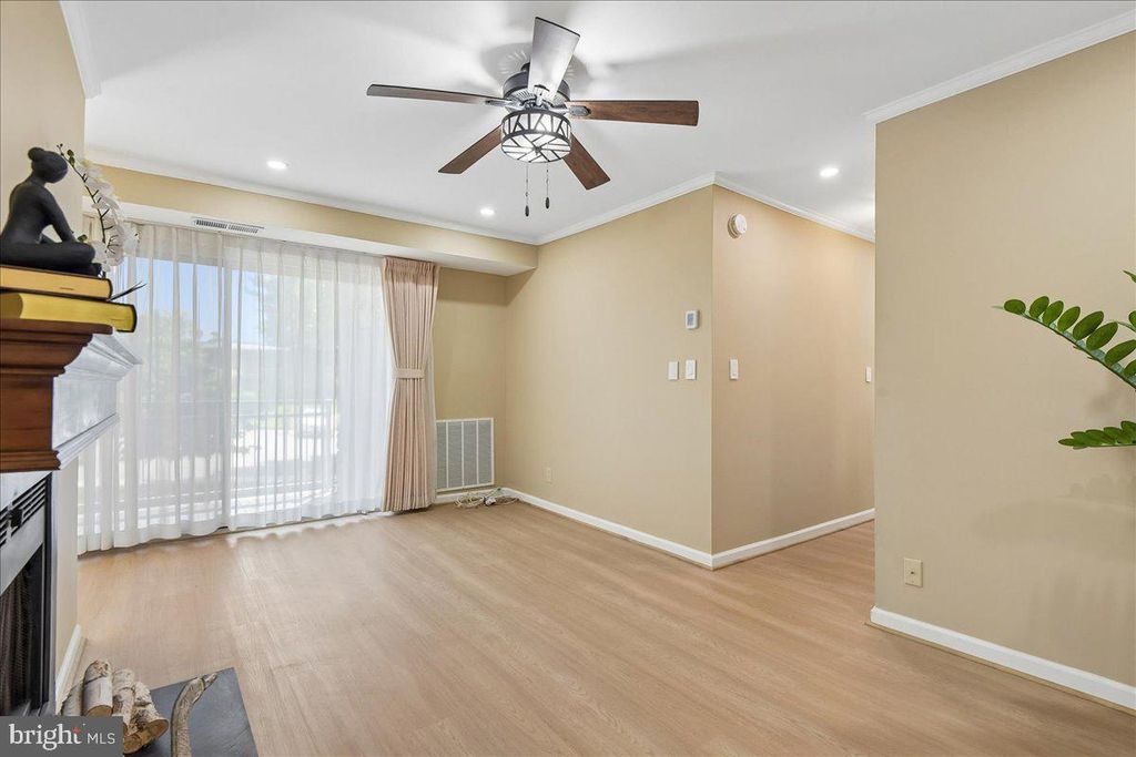 Image 10 of property listing at 6005 MAJORS LN #5 O29, Columbia, MD 21045