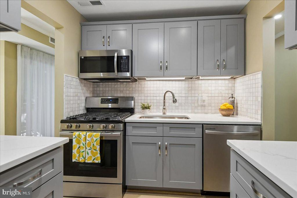 Image 2 of property listing at 6005 MAJORS LN #5 O29, Columbia, MD 21045