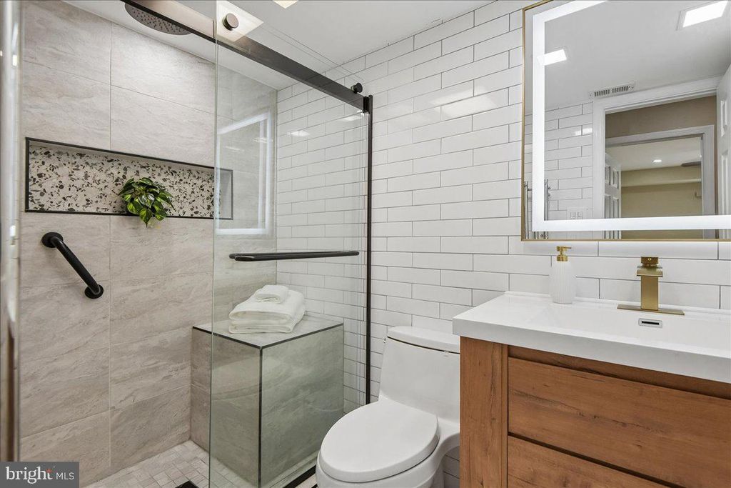 Image 21 of property listing at 6005 MAJORS LN #5 O29, Columbia, MD 21045