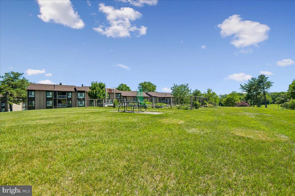 Image 35 of property listing at 6005 MAJORS LN #5 O29, Columbia, MD 21045