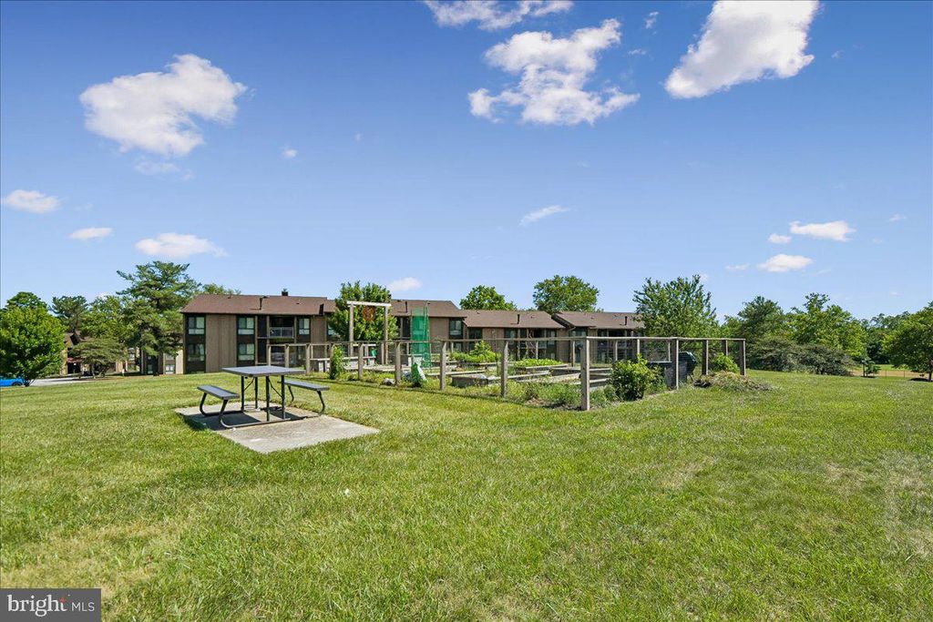Image 36 of property listing at 6005 MAJORS LN #5 O29, Columbia, MD 21045