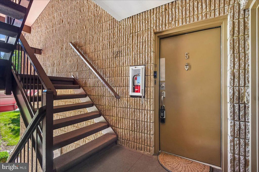 Image 38 of property listing at 6005 MAJORS LN #5 O29, Columbia, MD 21045
