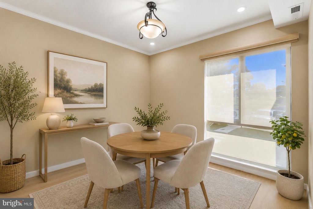 Image 8 of property listing at 6005 MAJORS LN #5 O29, Columbia, MD 21045
