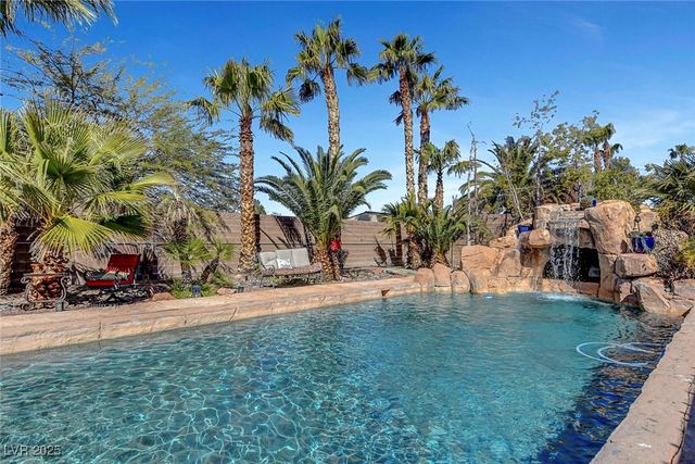 563 Moon Chase Street, Las Vegas, NV 89110