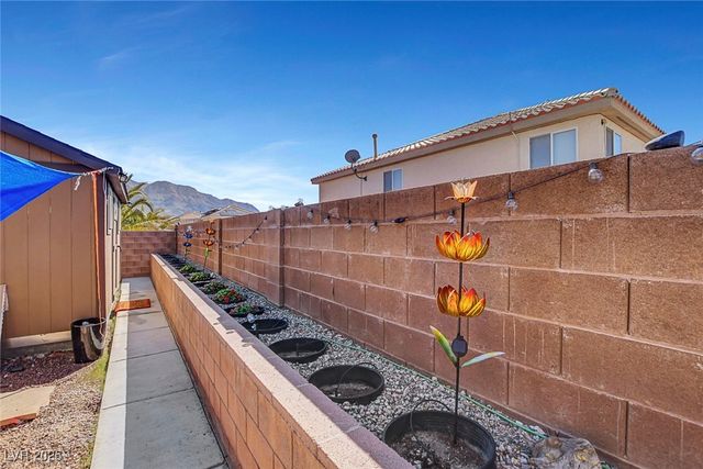 563 Moon Chase Street, Las Vegas, NV 89110