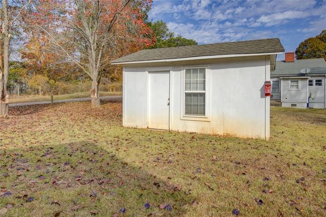 8 Jackson Road, Porterdale, GA 30016