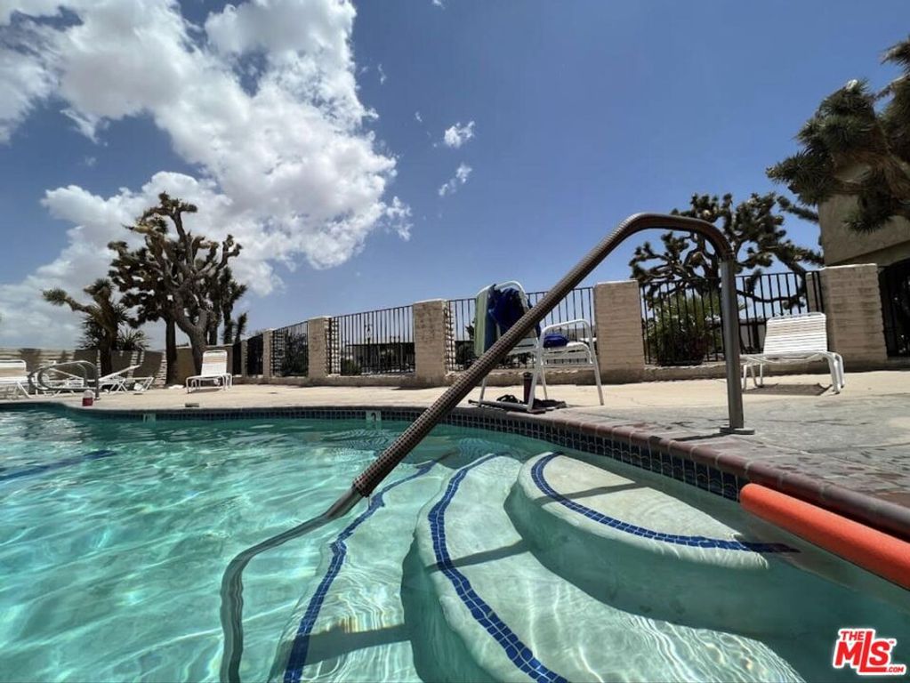 Image 7 of property listing at 7501 Palm Avenue 118, Yucca Valley, CA 92284