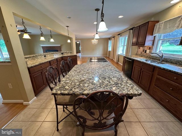 78 SIGNAL AVE, Hedgesville, WV 25427