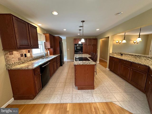 78 SIGNAL AVE, Hedgesville, WV 25427