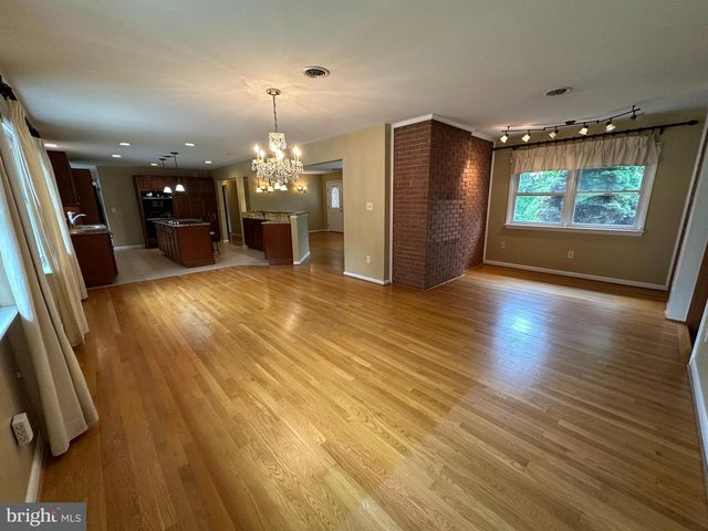78 SIGNAL AVE, Hedgesville, WV 25427