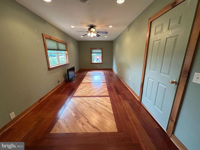 78 SIGNAL AVE, Hedgesville, WV 25427