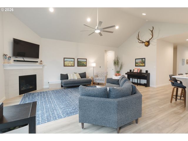 1746 N MILLICAN CREEK St, Lafayette, OR 97127