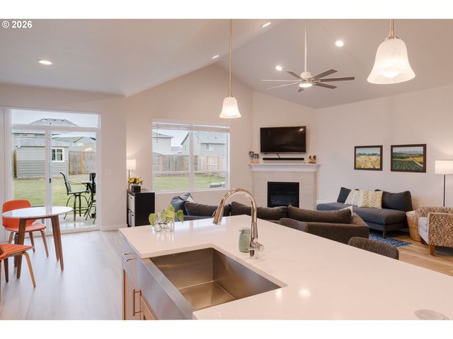 1746 N MILLICAN CREEK St, Lafayette, OR 97127