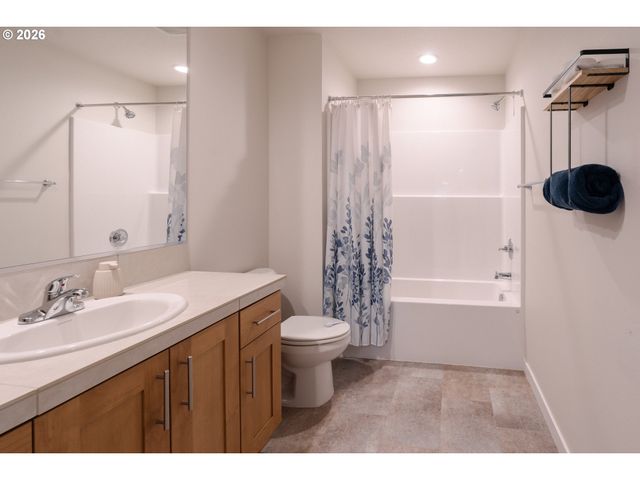 1746 N MILLICAN CREEK St, Lafayette, OR 97127
