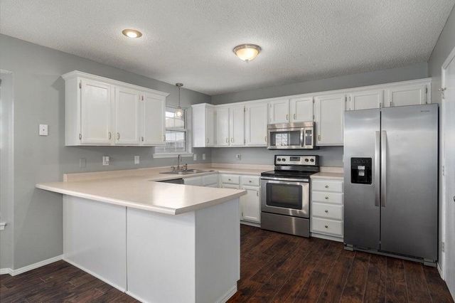 5533 S Walnut Hill Avenue, Springfield, MO 65810