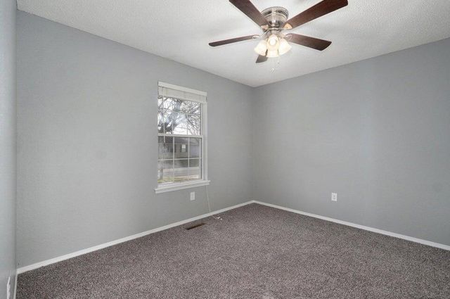 5533 S Walnut Hill Avenue, Springfield, MO 65810