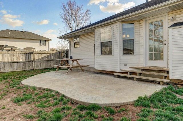 5533 S Walnut Hill Avenue, Springfield, MO 65810