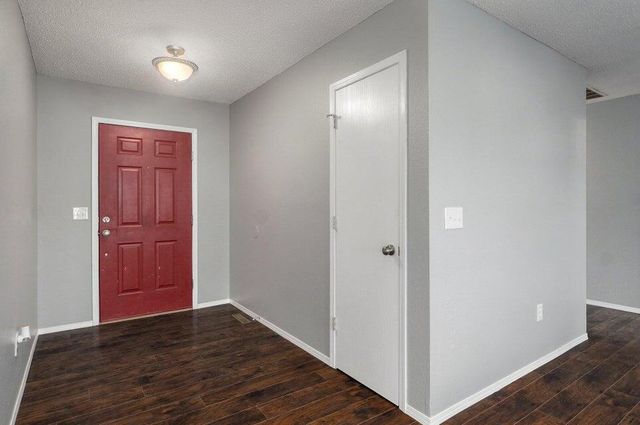 5533 S Walnut Hill Avenue, Springfield, MO 65810
