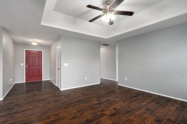 5533 S Walnut Hill Avenue, Springfield, MO 65810