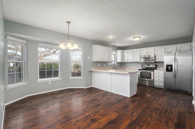 5533 S Walnut Hill Avenue, Springfield, MO 65810