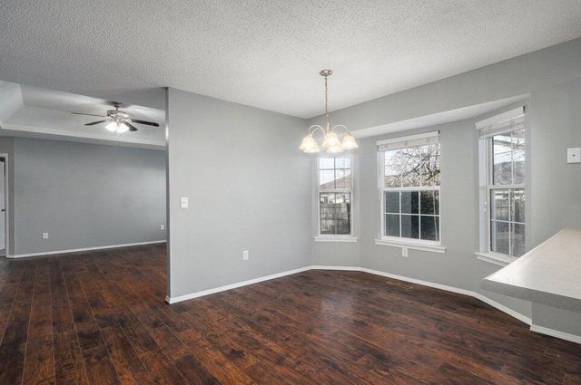 5533 S Walnut Hill Avenue, Springfield, MO 65810