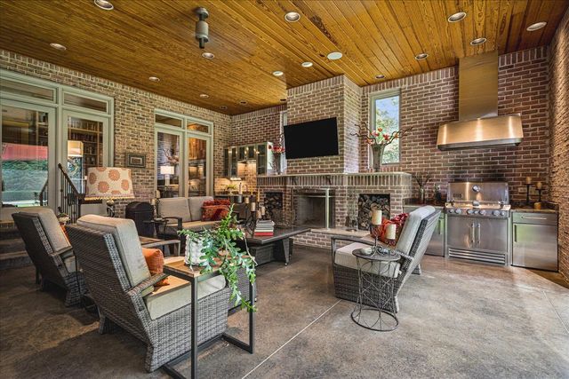 4749 SHADY GROVE RD, Memphis, TN 38117