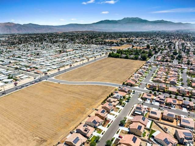 W Stetson Avenue, Hemet, CA 92543
