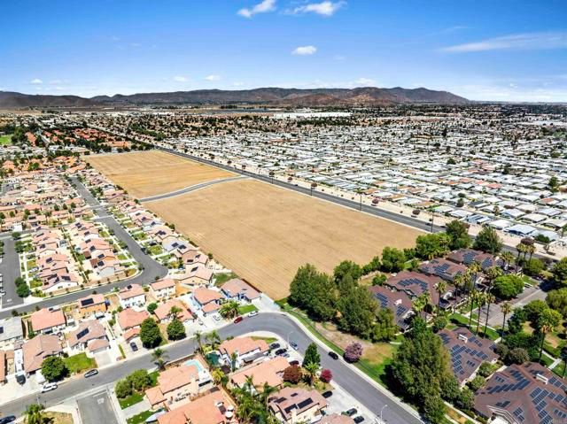 W Stetson Avenue, Hemet, CA 92543