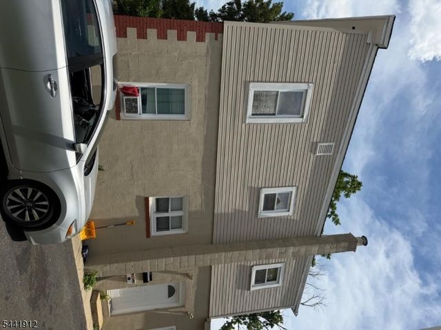 5 2Nd St, Raritan Boro, NJ 08869