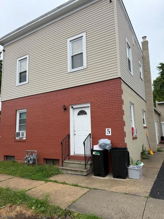 5 2Nd St, Raritan Boro, NJ 08869