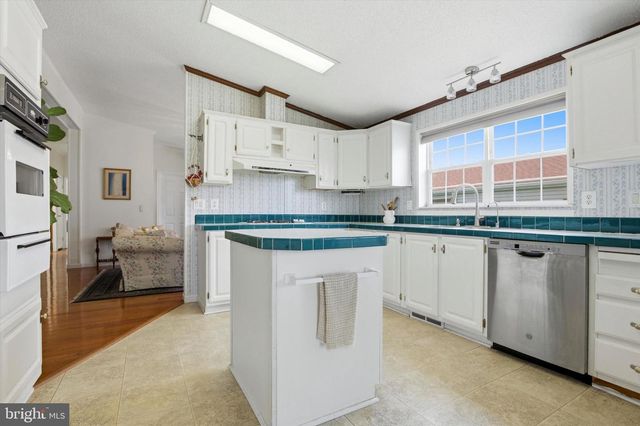 351 FARM LN, North Wales, PA 19454