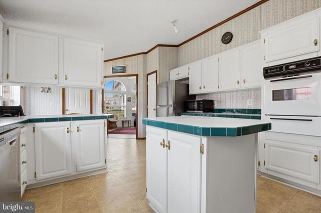 351 FARM LN, North Wales, PA 19454