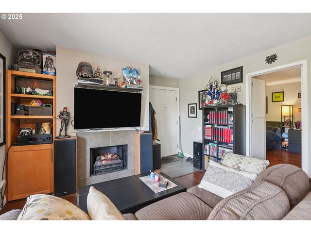 7522 Sw BARNES Rd E, Portland, OR 97225