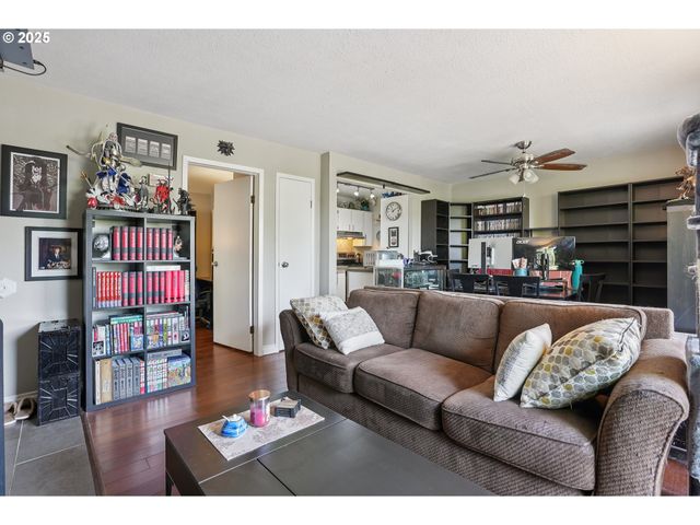 7522 Sw BARNES Rd E, Portland, OR 97225