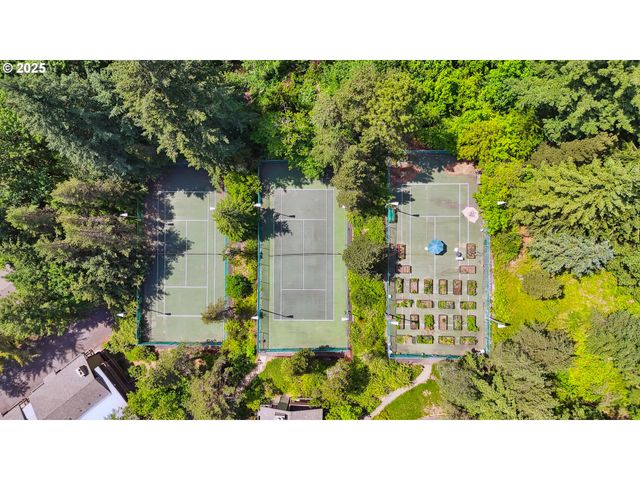 7522 Sw BARNES Rd E, Portland, OR 97225