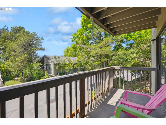 7522 Sw BARNES Rd E, Portland, OR 97225