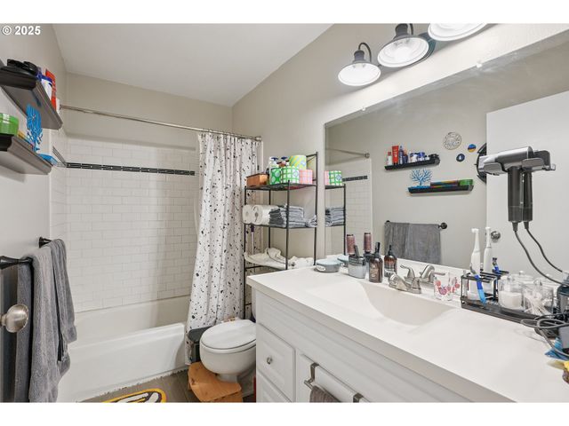 7522 Sw BARNES Rd E, Portland, OR 97225