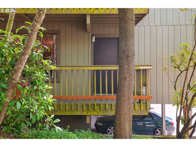 7522 Sw BARNES Rd E, Portland, OR 97225