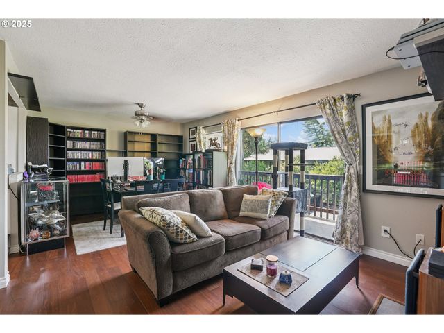 7522 Sw BARNES Rd E, Portland, OR 97225