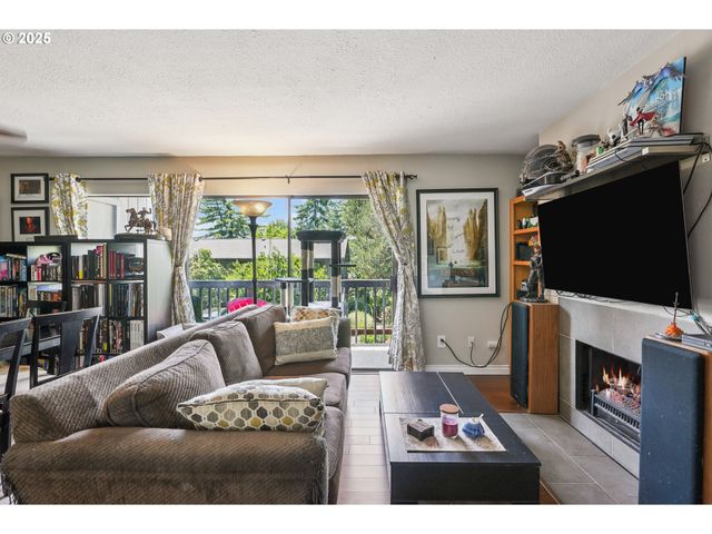 7522 Sw BARNES Rd E, Portland, OR 97225