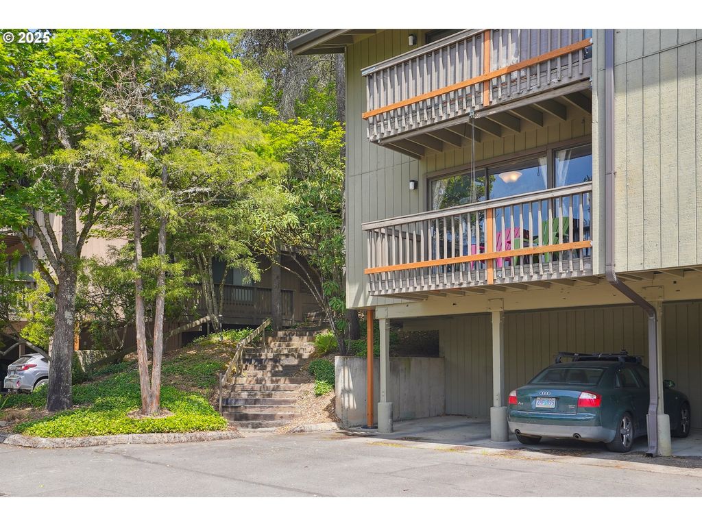 7522 Sw BARNES Rd E, Portland, OR 97225