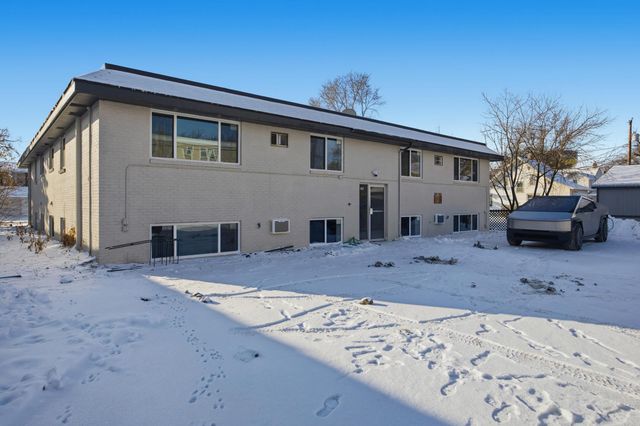 821 7th Avenue N, Fargo, ND 58102