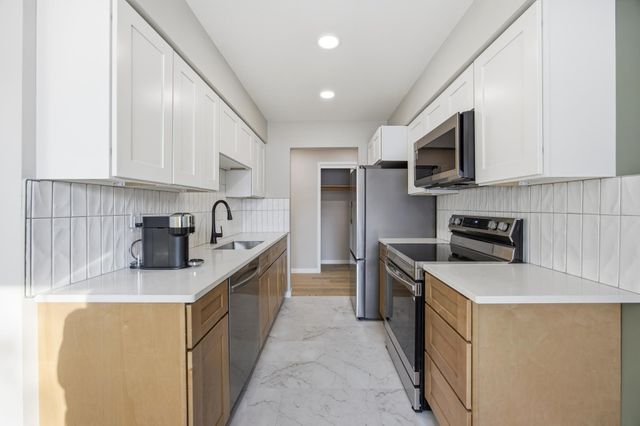 821 7th Avenue N, Fargo, ND 58102