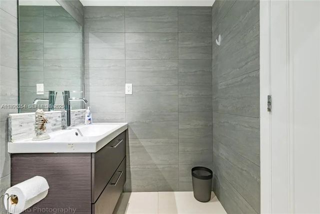 3901 S Ocean Drive 2H, Hollywood, FL 33019