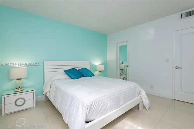 3901 S Ocean Drive 2H, Hollywood, FL 33019
