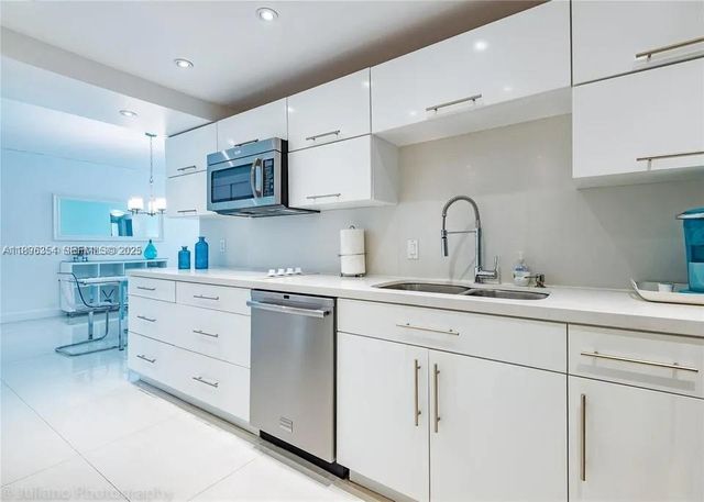 3901 S Ocean Drive 2H, Hollywood, FL 33019