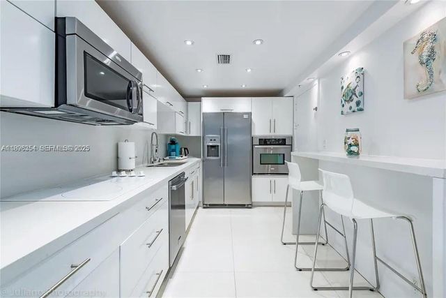 3901 S Ocean Drive 2H, Hollywood, FL 33019